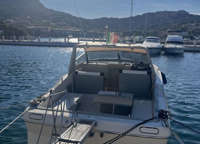 Motorboat Riva Bravo 38 650hp