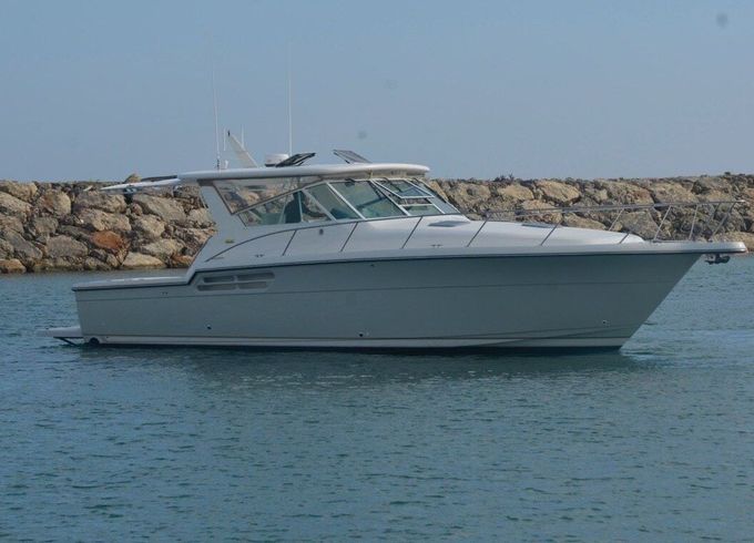 Motorboat Tiara 44