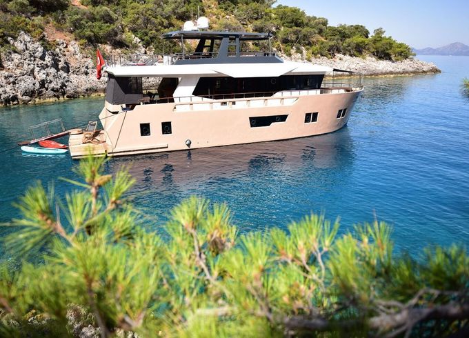 Motor yacht Custom built trawler with capacity of 8 people 2024