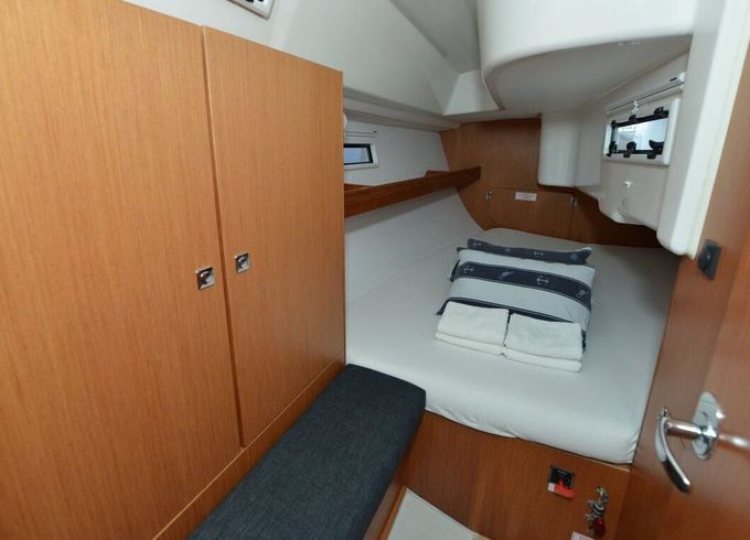 Sailboat BAVARIA 33 CRUISER 10m