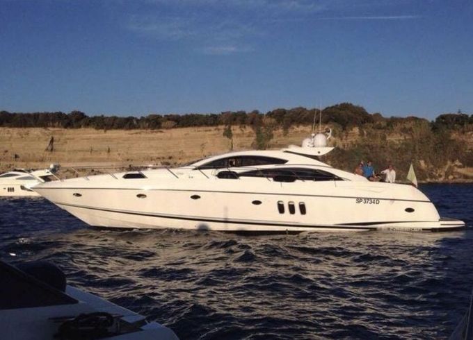 Motor yacht Sunseeker 72 2000hp