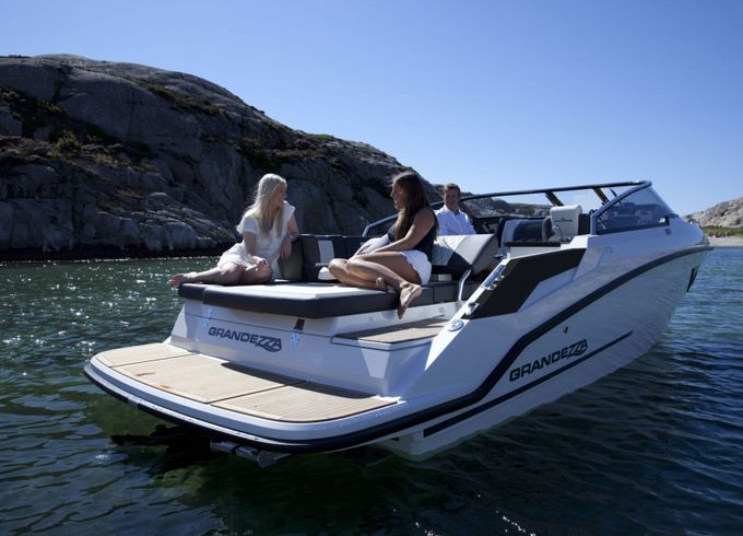 Motorboat Grandezza 25S 300hp
