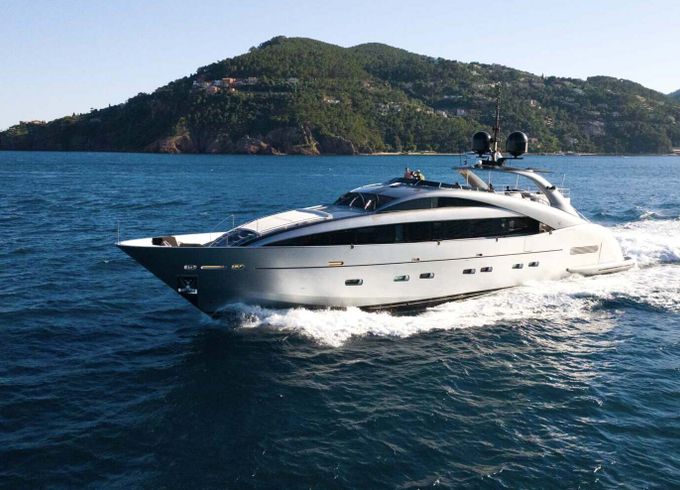 Motor yacht Isa 120 6000hp