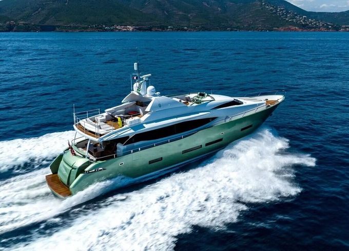 Motor yacht Peri Manatea 95ft - St Barthelemy
