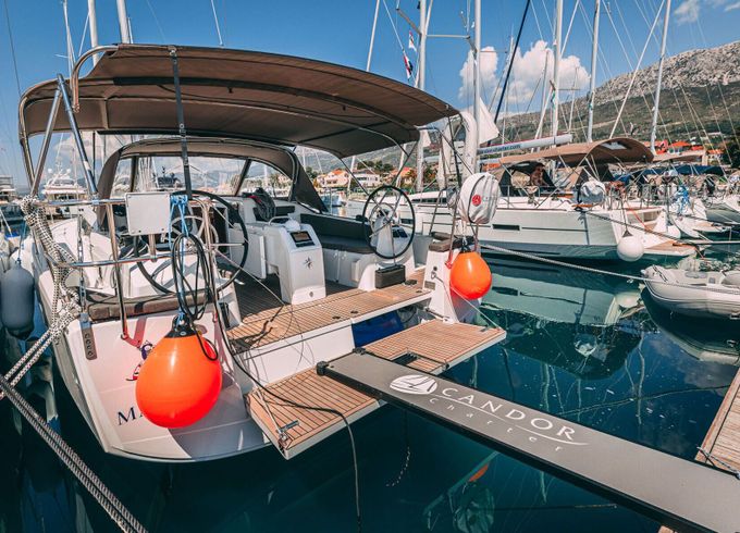 Sailboat Jeanneau Sun Odyssey 410 12.5m