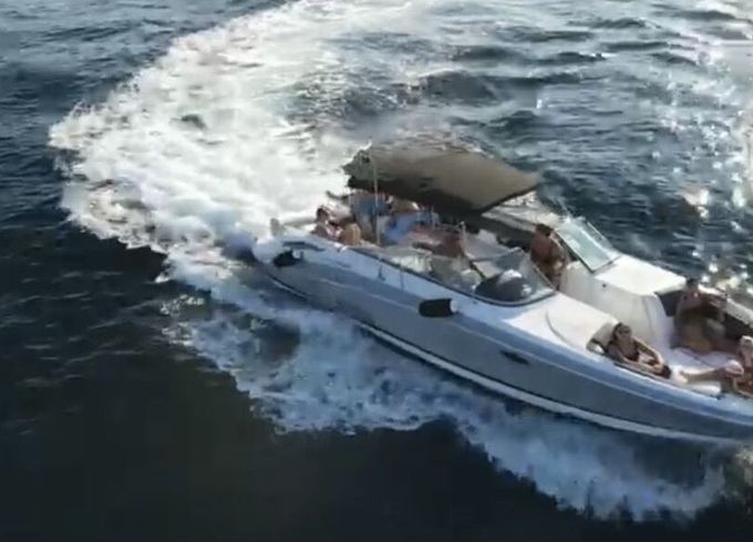 Motorboat Four Winns H310 600hp
