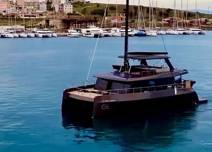 Catamaran Moon Yacht 65 20m