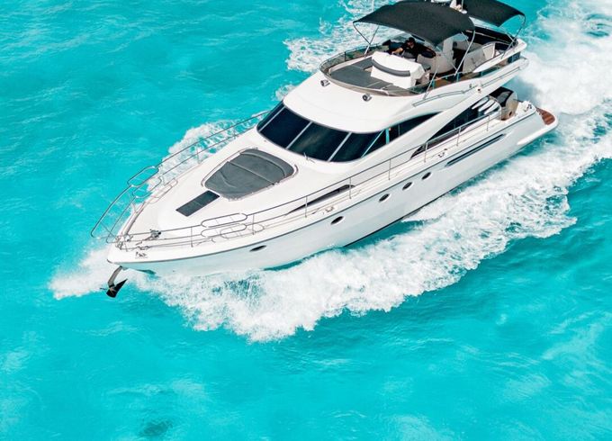 Motorboat Fairline 65 Squadron 1200hp