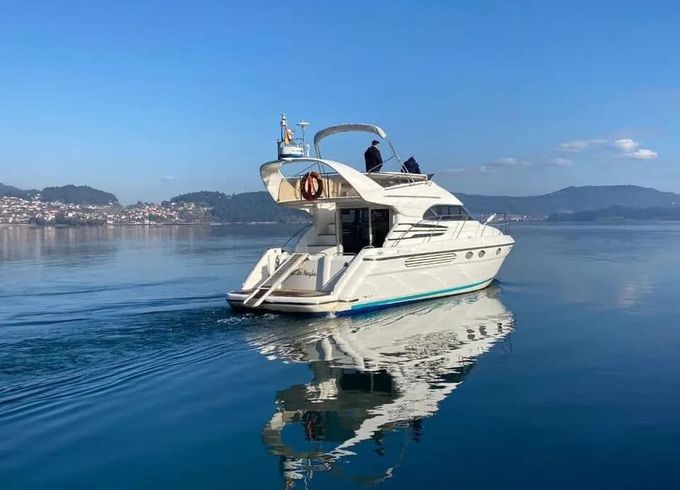 Motorboat Fairline Squadron 42