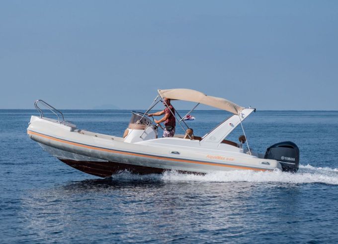 Motorboat Aquamax B-23f 250hp