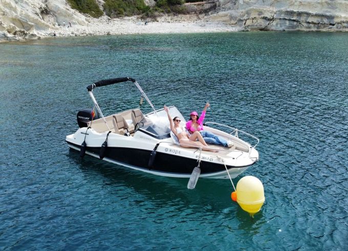 Motorboat Quicksilver Activ 605 Sundeck 150hp