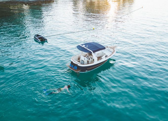 Motorboat Family boat with skipper Private boat 160hp