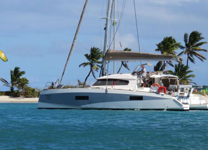 Catamaran STGI Aventura 43 13.2m