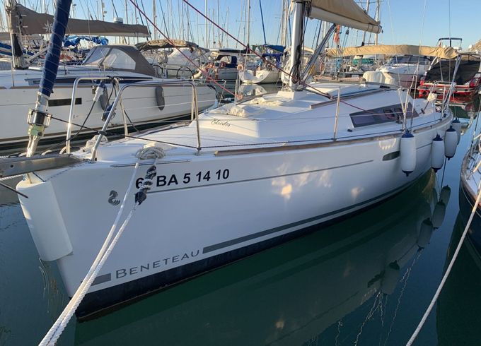 Sailboat Beneteau Oceanis 31 9.5m
