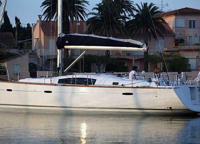 Sailboat BENETEAU OCEANIS 43 13.1m