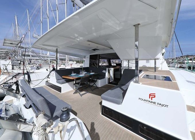 Catamaran Fountaine Pajot Isla 40 11.93m