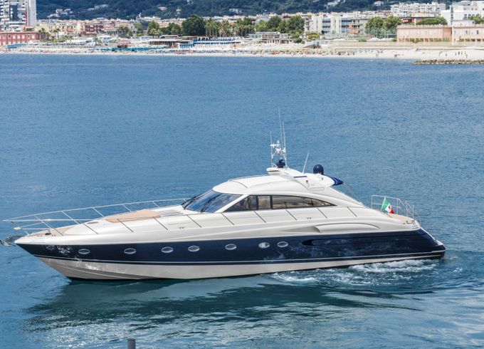 Motor yacht Princess Princess v65 2600hp
