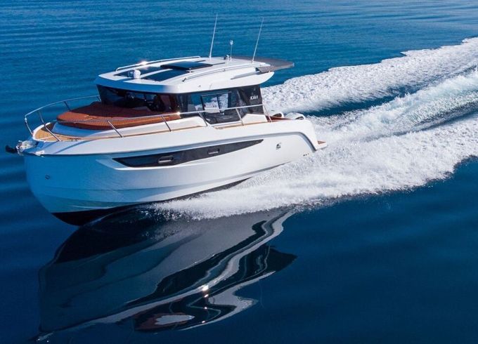 Motorboat Adventure Kavi 9 500hp
