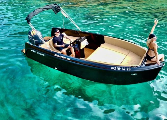 Motorboat MARETI 585 OPEN BLACK 100hp