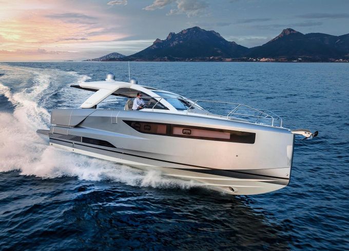 Motor yacht Jeanneau DB43 380hp