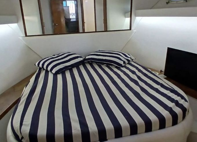 Motor yacht Pershing 52