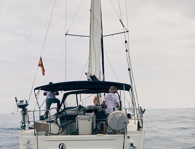 Sailboat Beneteau Oceanis 40 11.99m