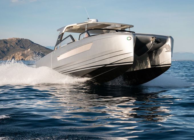 Motorboat YOT YOT 36 600hp