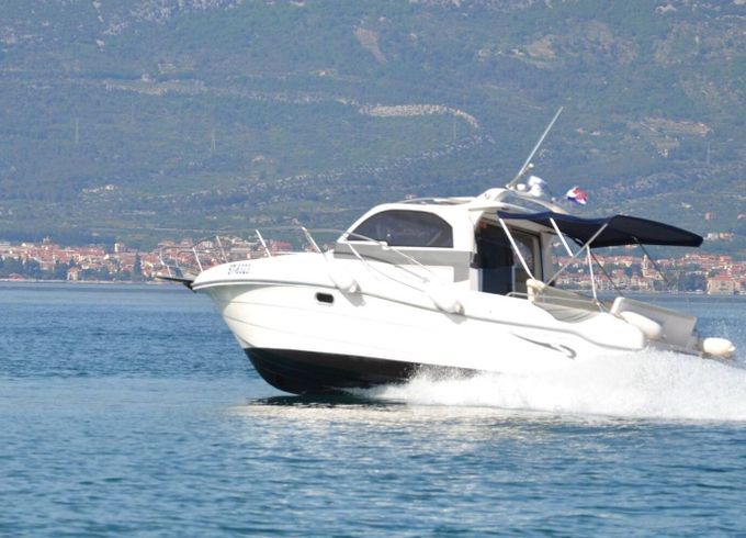 Motorboat Instar Reful Elegance 30 265hp