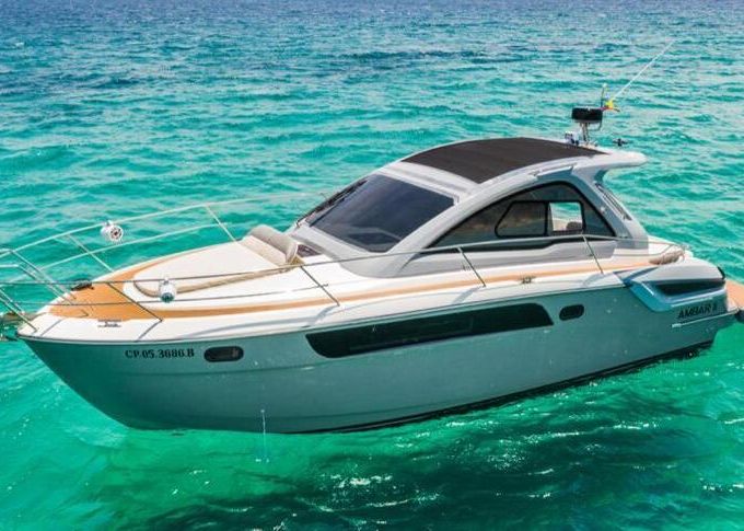 Motorboat Bavaria 35 1050hp