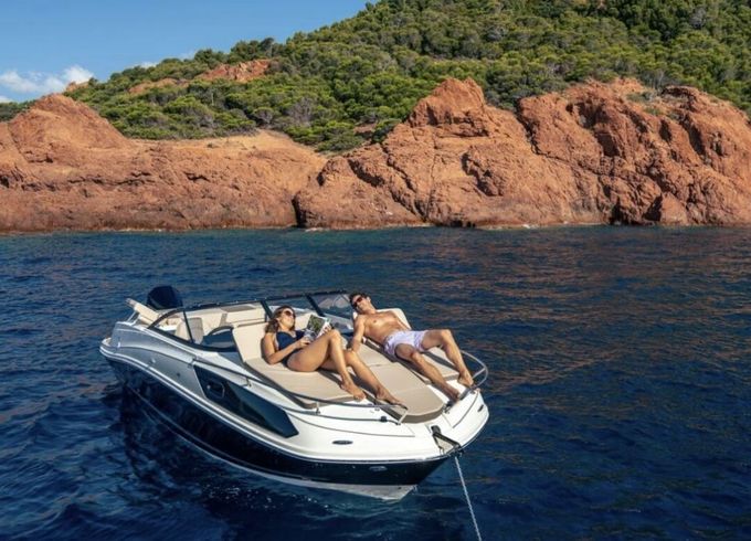 Motorboat Bayliner Vr6 225hp