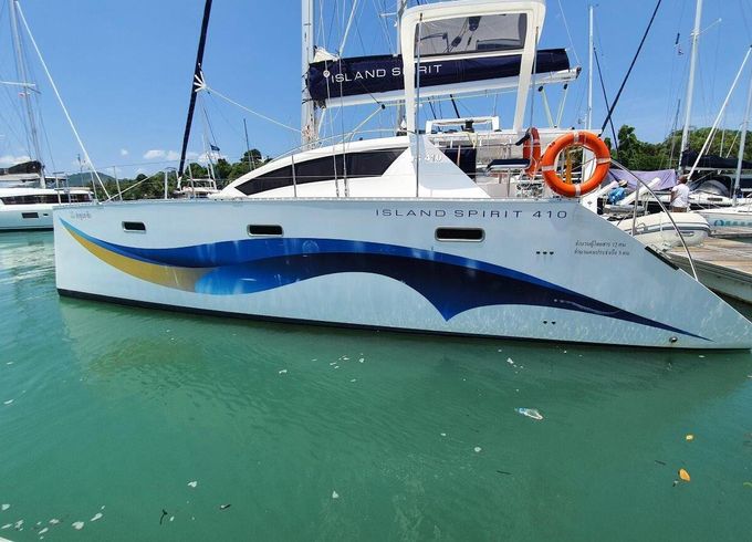 Sailboat Island Spirit 410 catamaran 12m