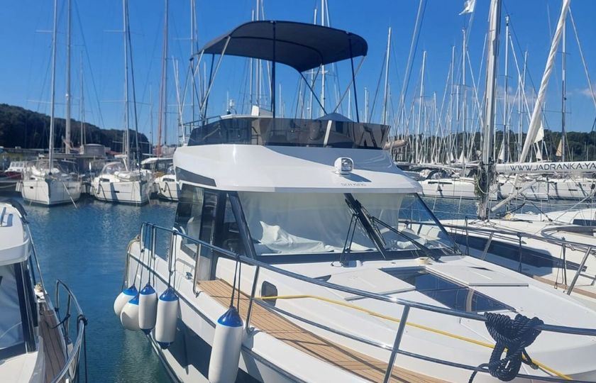 Motorboat Jeanneau Merry Fisher 1095 Fly 600hp