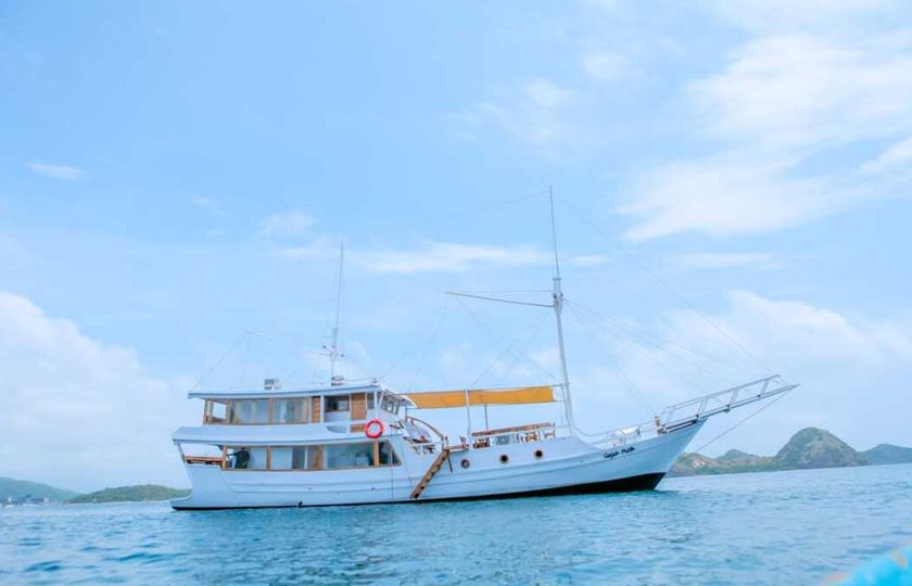 Custom Built Phinisi Gajah Putih