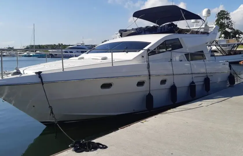 Luxury Cruise in Rio de Janeiro - 44 Feet Intermarine Flybridge