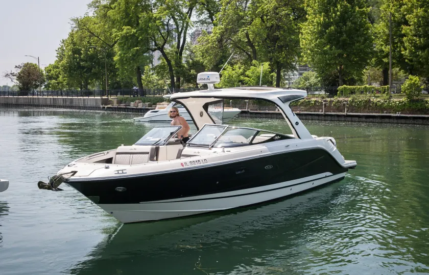 Luxury Sea Ray 31 SLX Yacht – Lake Michigan Charter for Up to 13 Guests