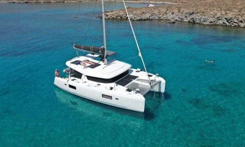 Catamaran LAGOON 42 12.8m