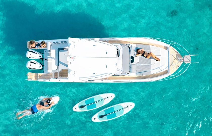 Motorboat Saver Saver 330 sport 11 metri incluso watergames 500hp