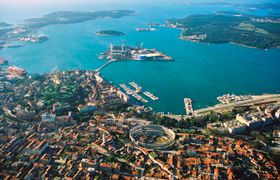 Pula port
