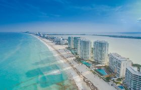 Cancun port