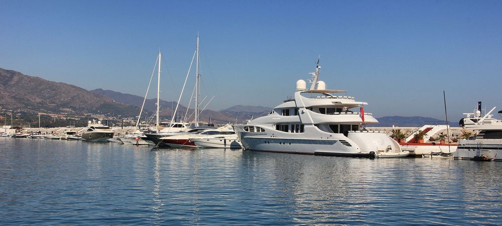 5 top guidlines for tipping a yacht charter captain