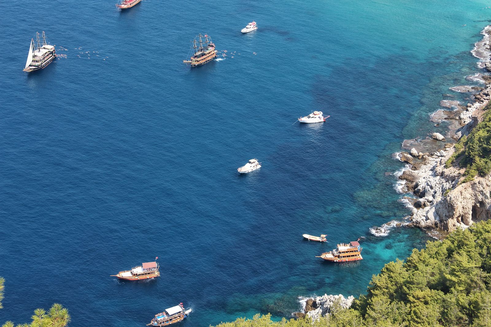 Turkish coast. Средиземное море Анталия. Средиземное море Алания. Лазурный берег Турции. Зубчатый остров Мармарис.